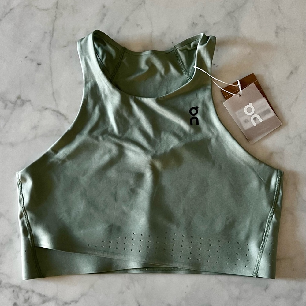 On Running Women’s Race Crop - Moss/Creek